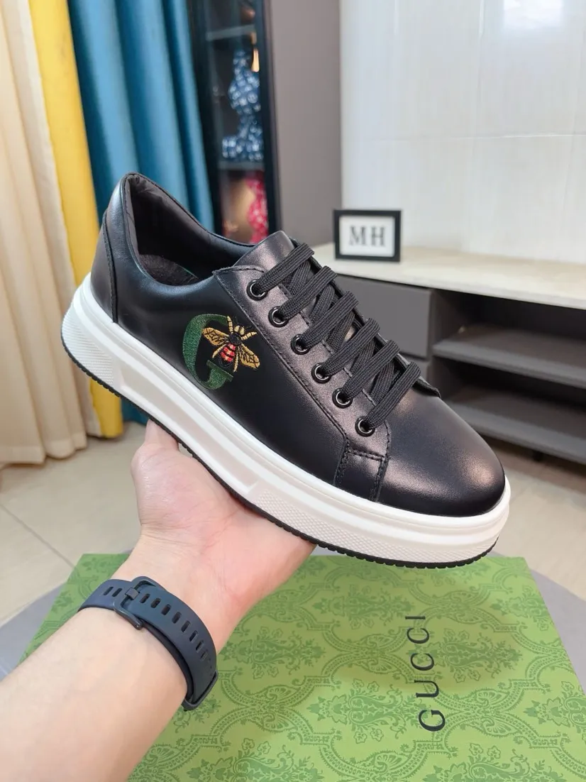 Factory price 420🌹🌹GUCCI [Gucci] New high-end brand of men's shoes, the latest fashionable casual men's shoes, trendy and versatile, relaxed and sporty style, uppers imported from Italy, first-layer cowhide, genuine leather lining and ultra-fine workmanship. Original personalized fashionable rubber wear-resistant outsole, light and comfortable on the foot, size 38-44